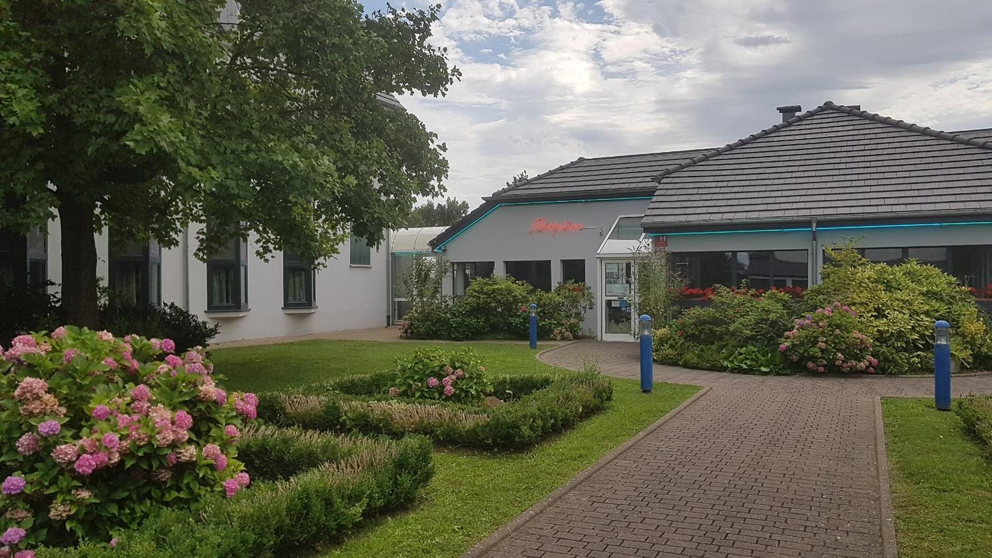 Hotel Restaurant La Tour Romaine - Haguenau - Strasbourg Nord Schweighouse-sur-Moder Exterior photo