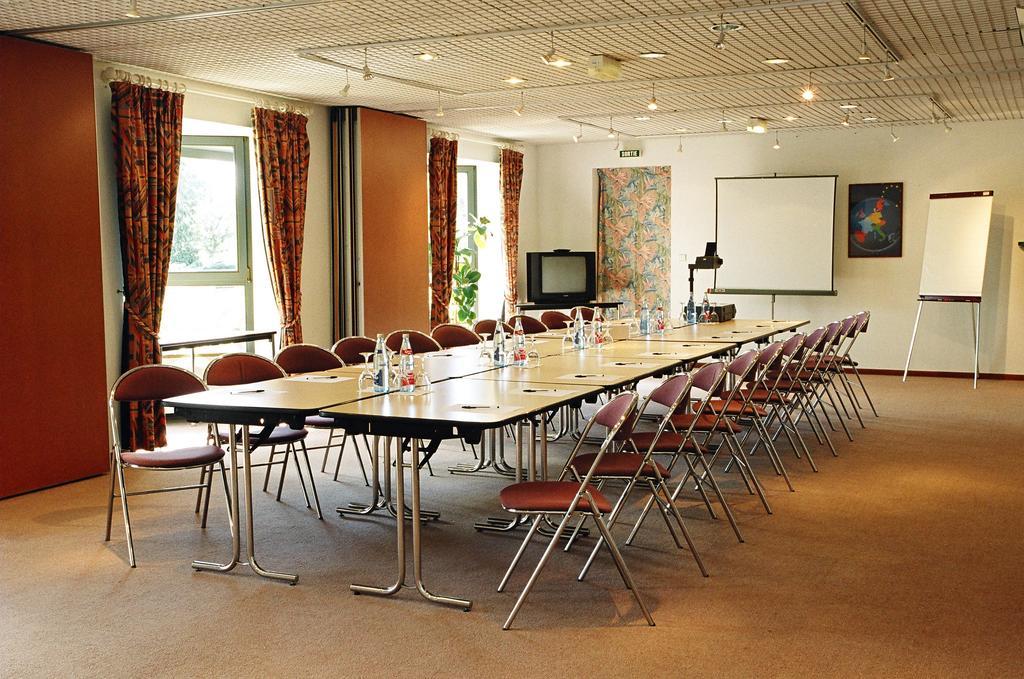 Hotel Restaurant La Tour Romaine - Haguenau - Strasbourg Nord Schweighouse-sur-Moder Exterior photo