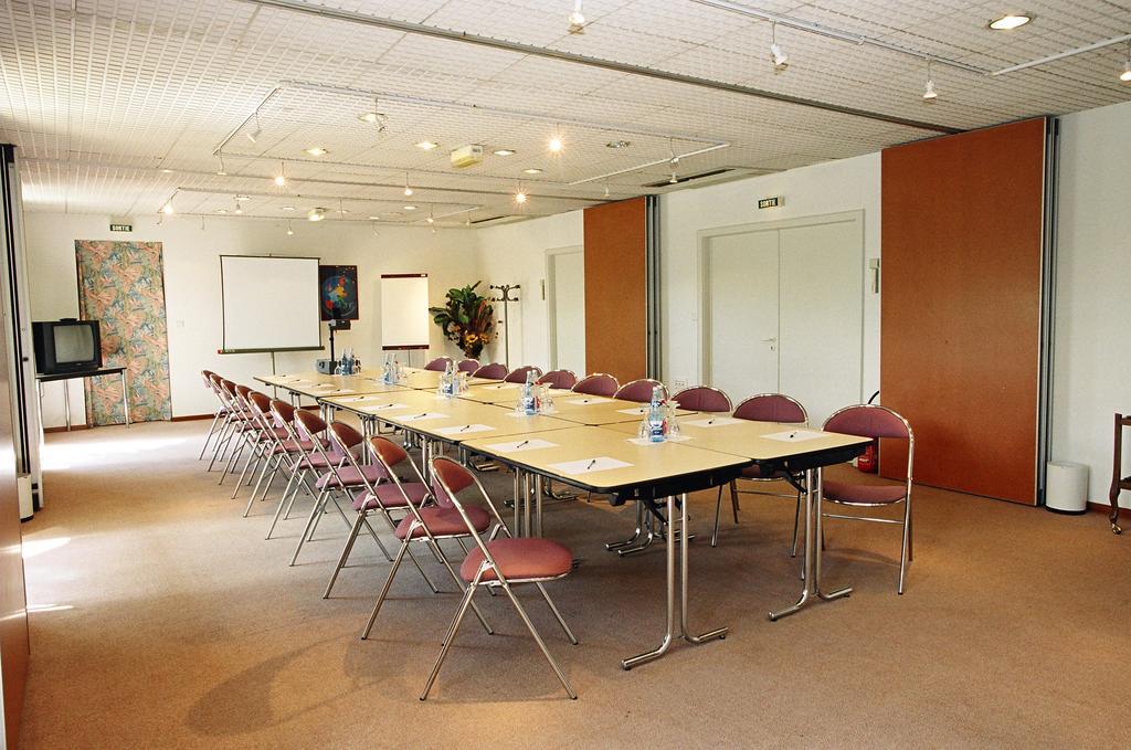 Hotel Restaurant La Tour Romaine - Haguenau - Strasbourg Nord Schweighouse-sur-Moder Exterior photo
